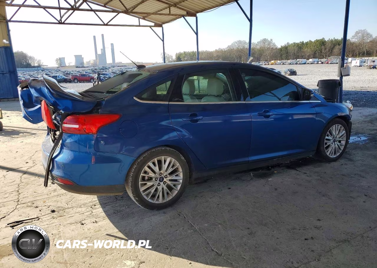 2018 Ford Focus Titanium VIN:1FADP3J23JL220690 - 3