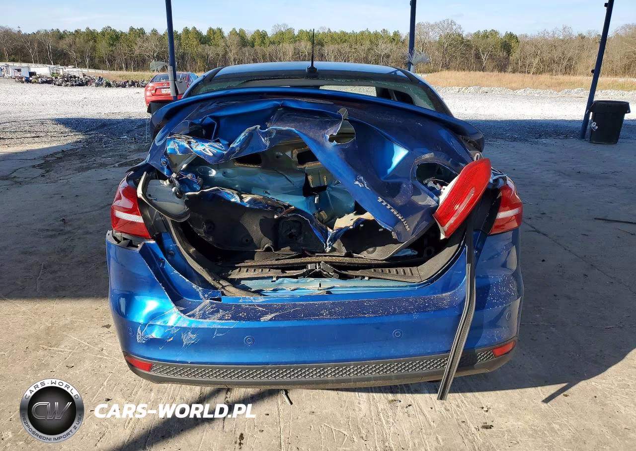 2018 Ford Focus Titanium VIN:1FADP3J23JL220690 - 6
