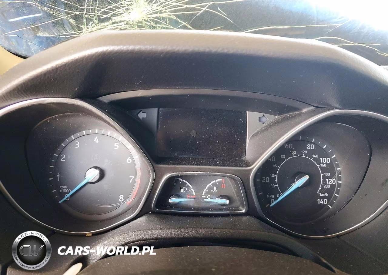 2018 Ford Focus Titanium VIN:1FADP3J23JL220690 - 9