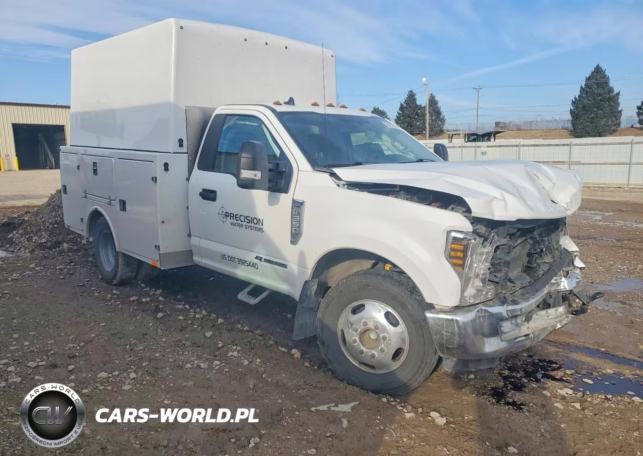 2019 Ford F350 Super Duty Utility - Service Truck VIN:1FDRF3GT9KEC23498 - 4
