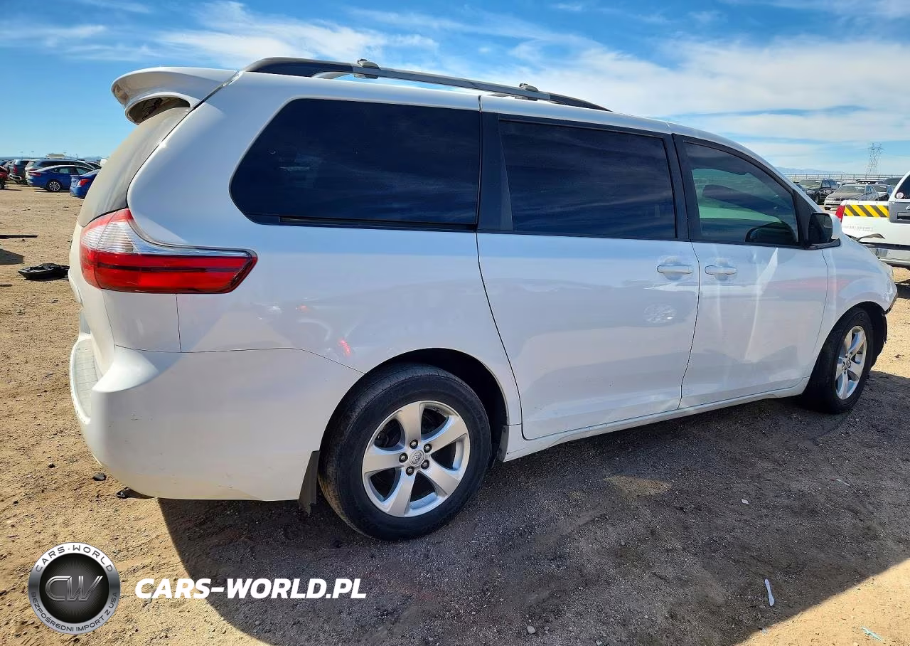 2015 Toyota Sienna Le VIN:5TDKK3DC8FS594982 - 3