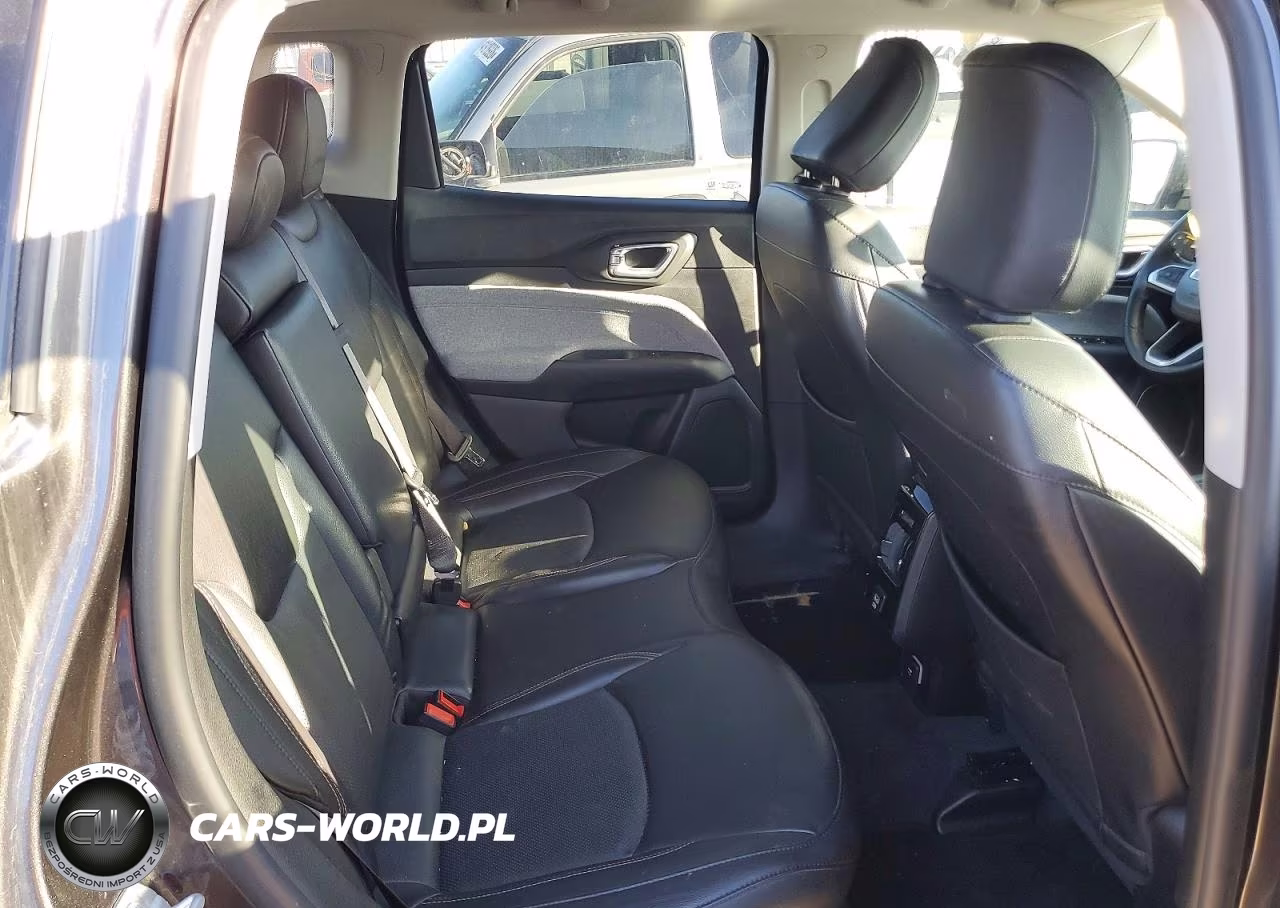 2022 Jeep Compass Latitude Lux VIN:3C4NJDFB0NT156570 - 10