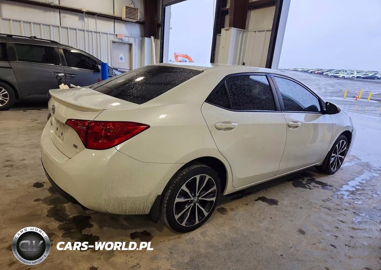 2018 Toyota Corolla VIN:5YFBURHE8JP811523 - 3