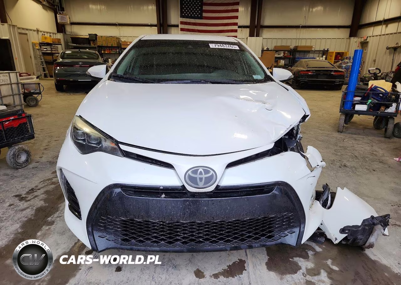 2018 Toyota Corolla VIN:5YFBURHE8JP811523 - 5