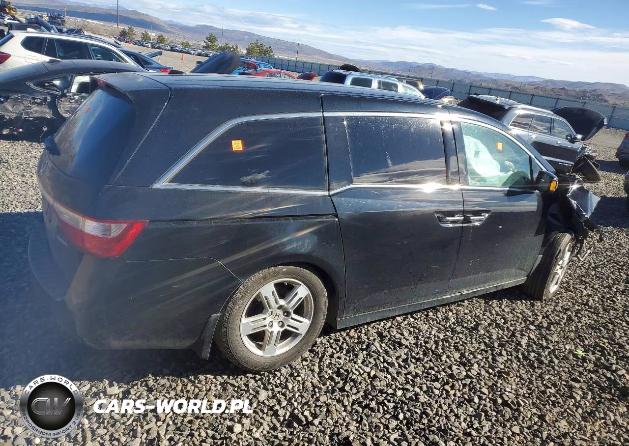 2012 Honda Odyssey Touring VIN:5FNRL5H93CB103983 - 3