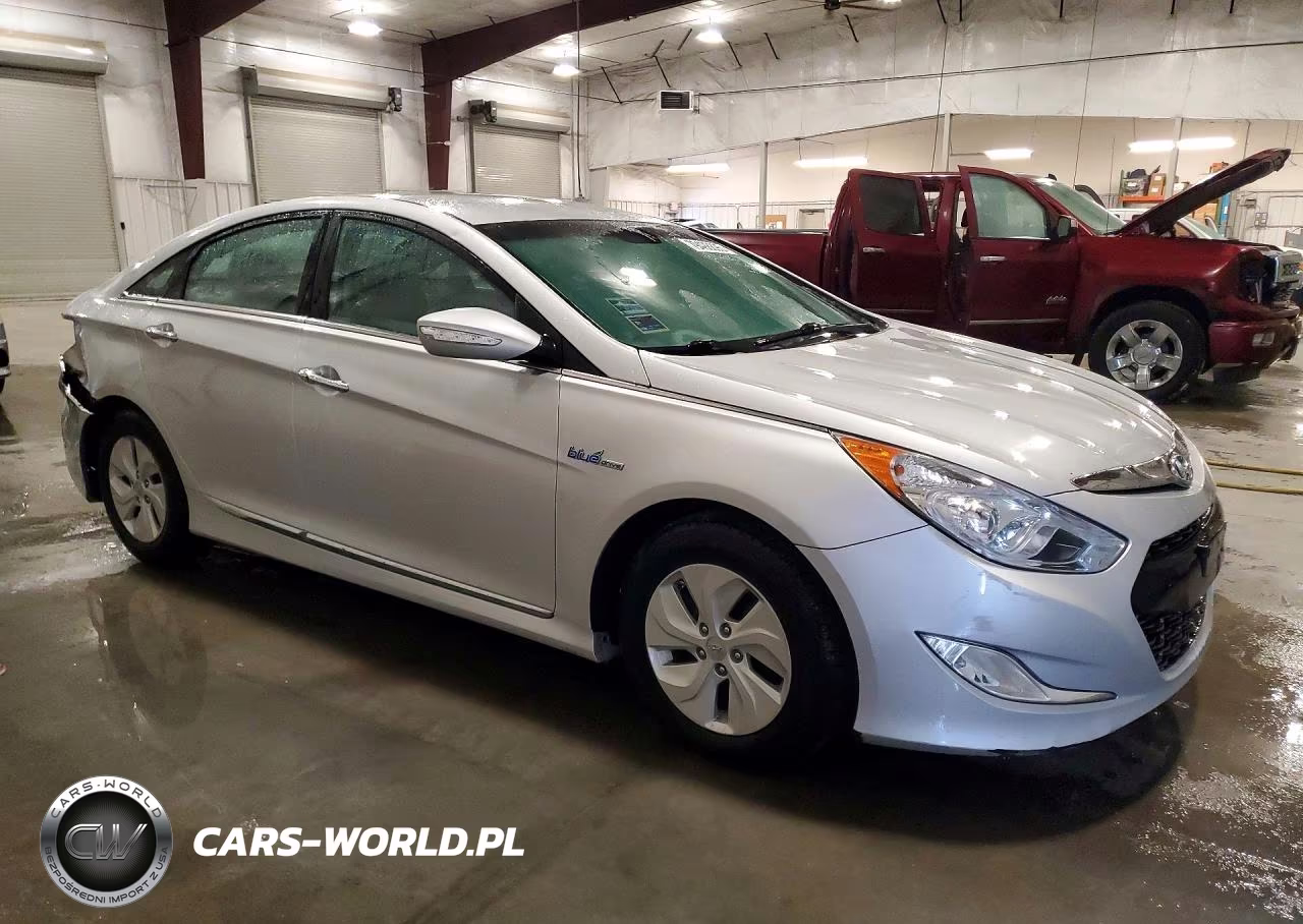2015 Hyundai Sonata Hybrid Base VIN:KMHEC4A46FA139733 - 4
