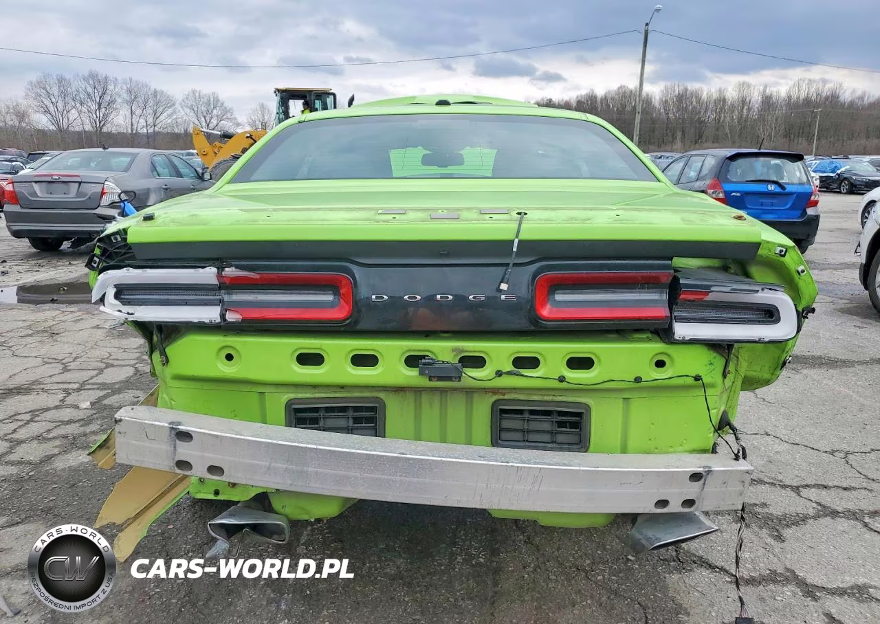 2015 Dodge Challenger Sxt VIN:2C3CDZAT8FH723215 - 6