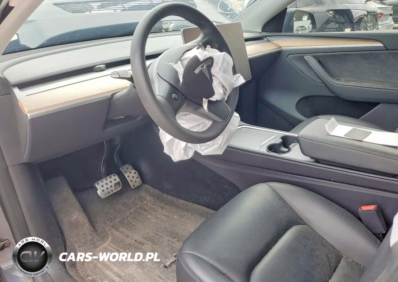 2023 Tesla Model Y VIN:7SAYGDEE0PA182739 - 8