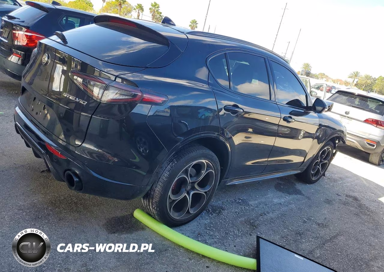 2024 Alfa Romeo Stelvio Ti VIN:ZASPAKBN5R7D74163 - 3