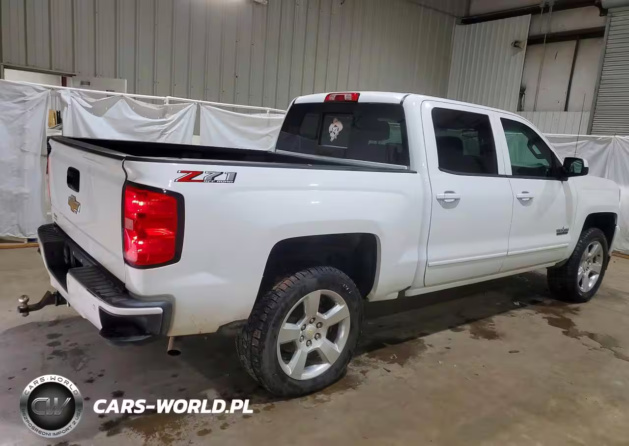 2018 Chevrolet Silverado K1500 Lt VIN:3GCUKREC6JG266834 - 3