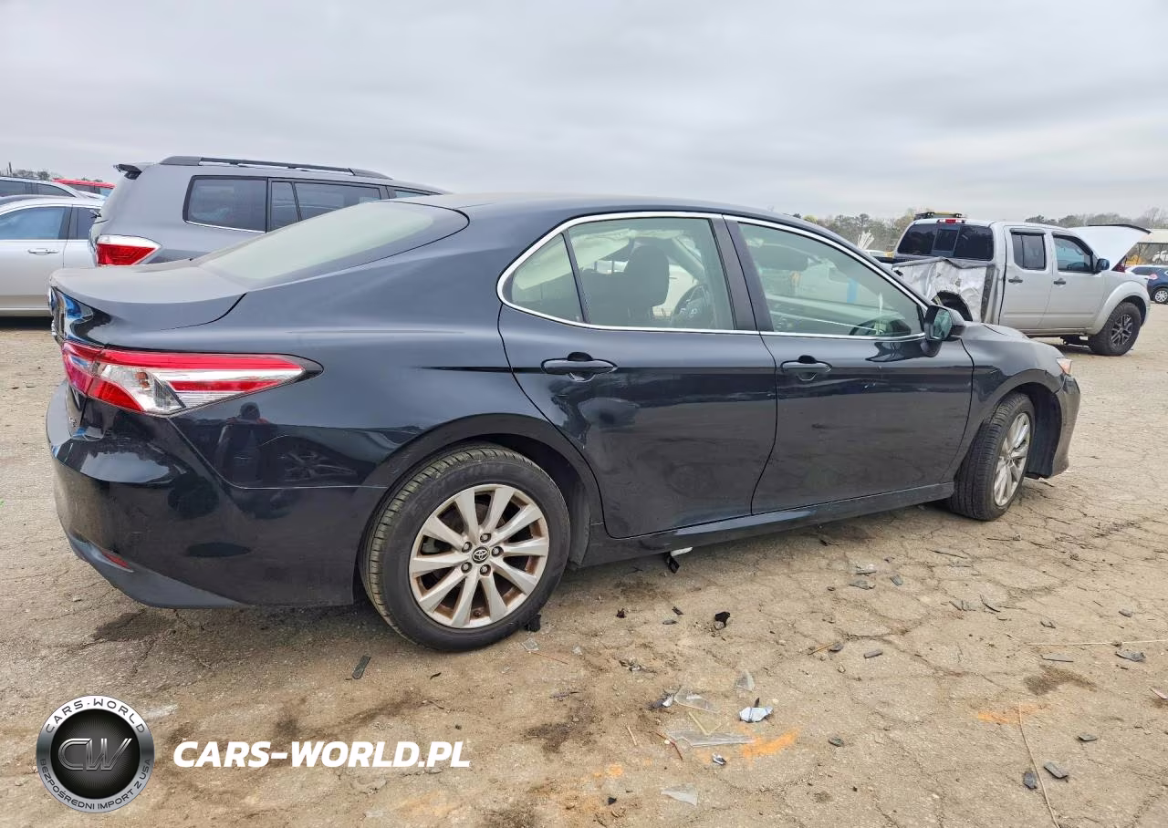 2018 Toyota Camry Le VIN:JTNB11HK9J3015142 - 3
