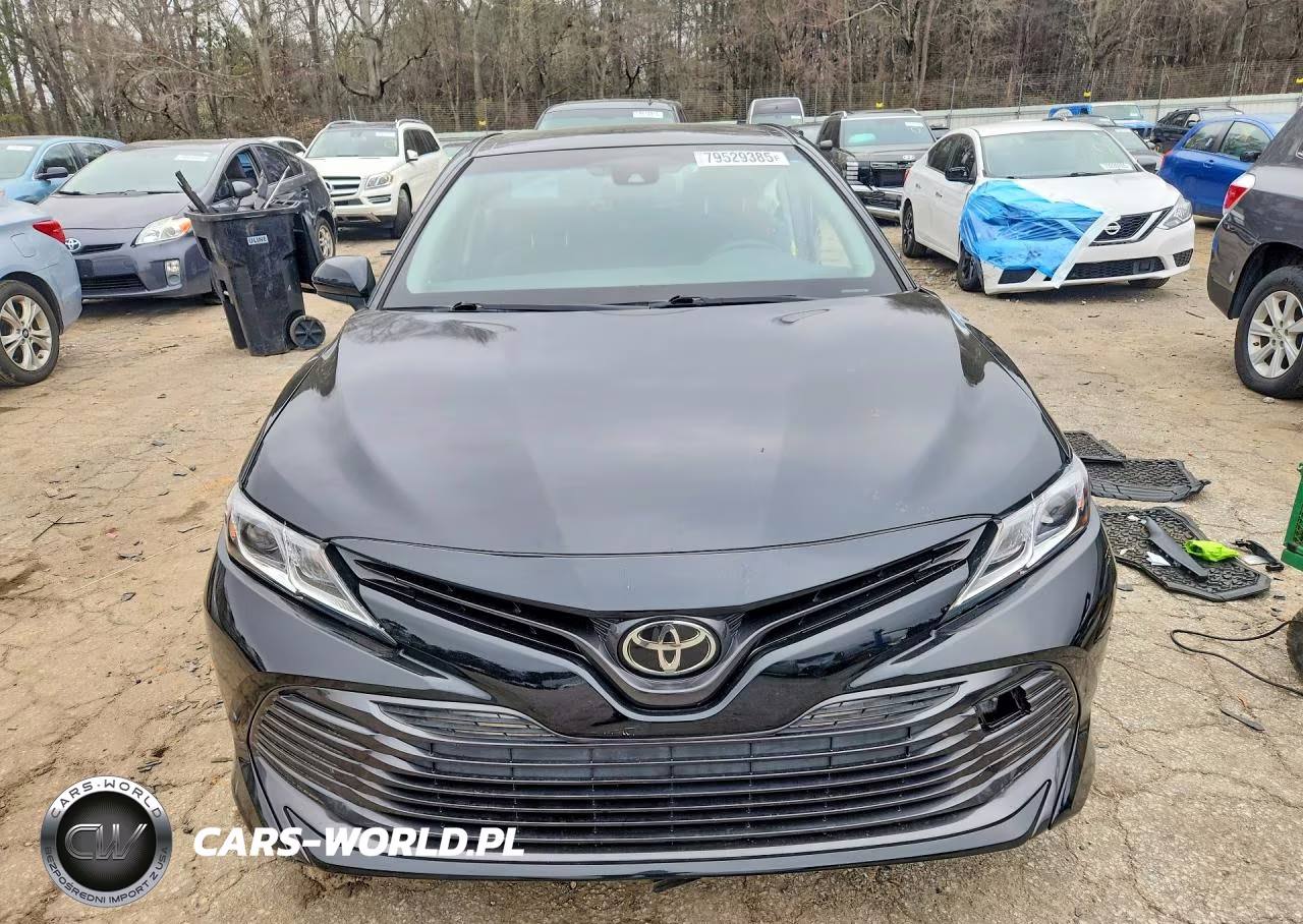 2018 Toyota Camry Le VIN:JTNB11HK9J3015142 - 5