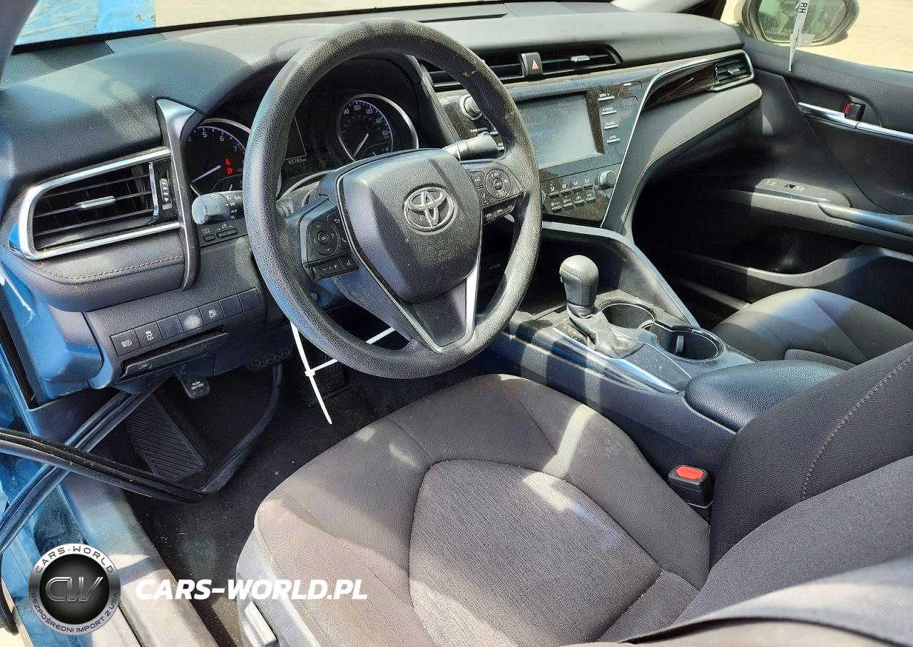 2018 Toyota Camry Le VIN:JTNB11HK9J3015142 - 8