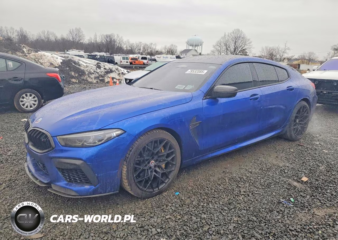 2023 BMW M8
