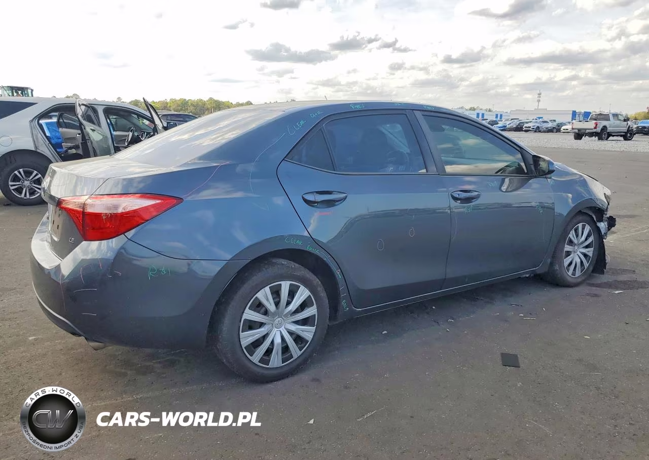 2017 Toyota Corolla Le VIN:5YFBURHE6HP693093 - 3