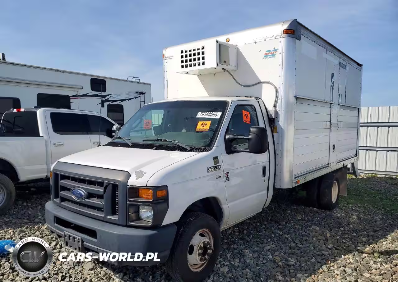 2014 Ford Econoline E450 Super Duty Cutaway Van