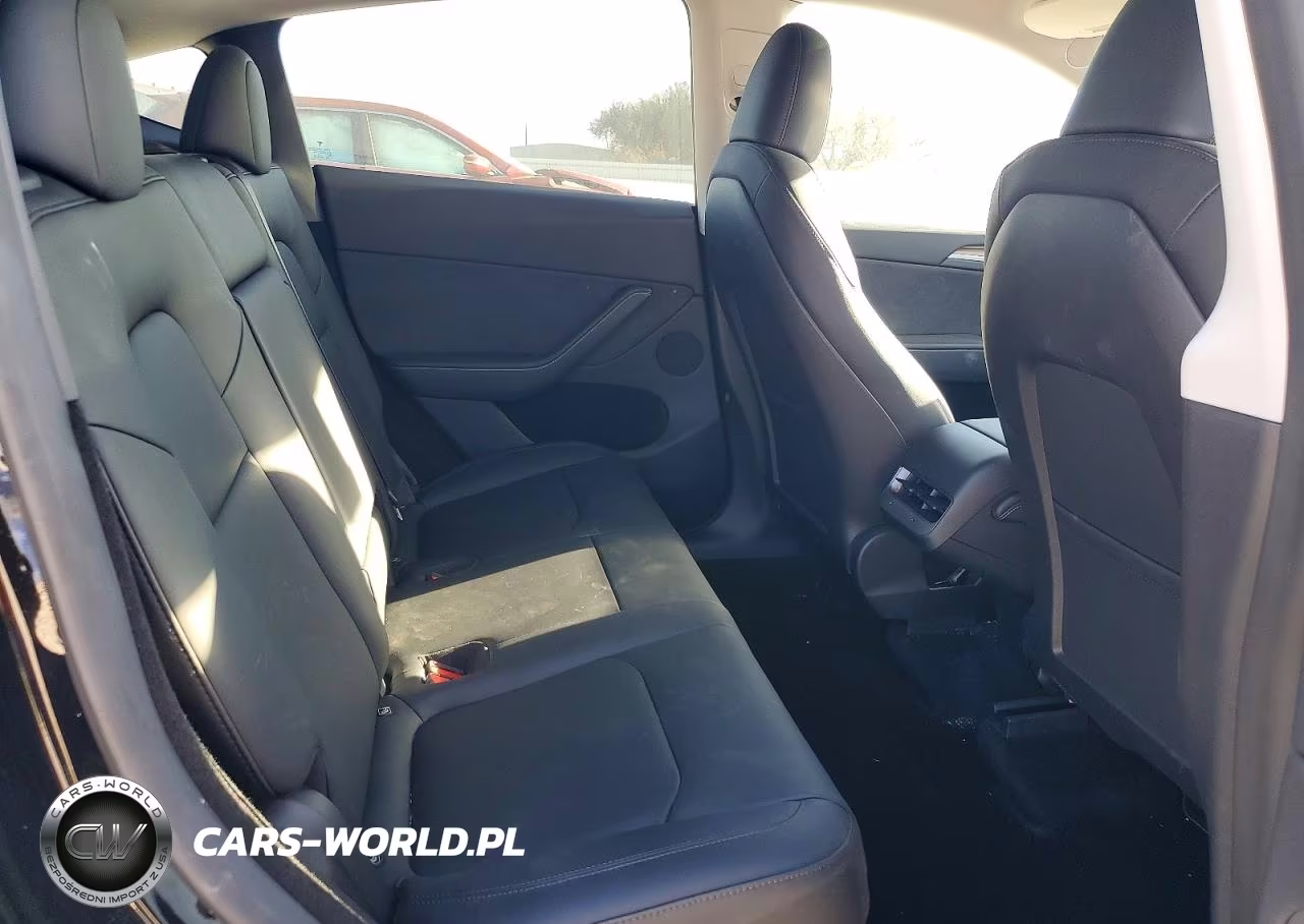 2023 Tesla Model Y VIN:7SAYGDEE2PA136832 - 10