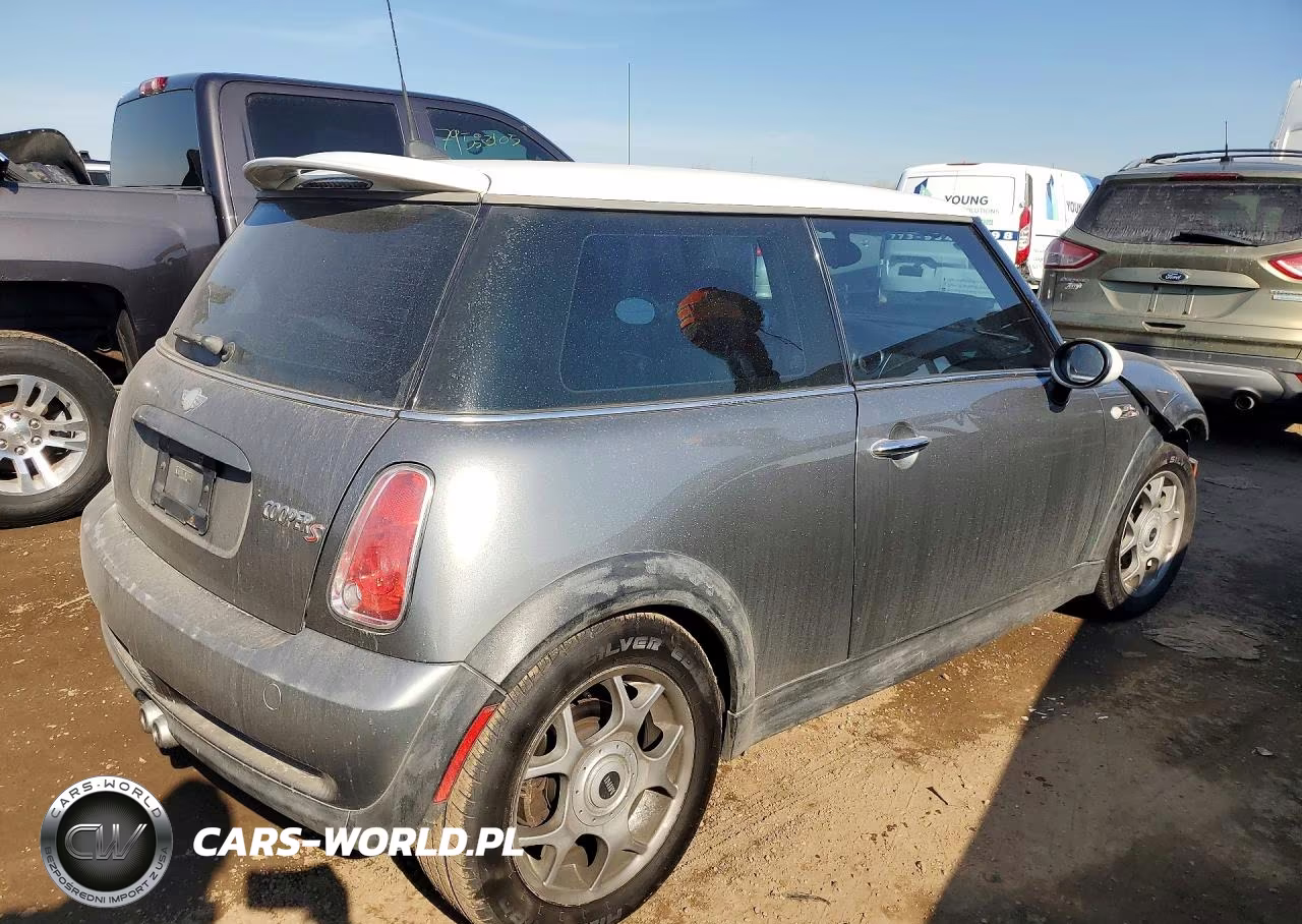 2006 Mini Cooper S VIN:WMWRE33576TJ33389 - 3