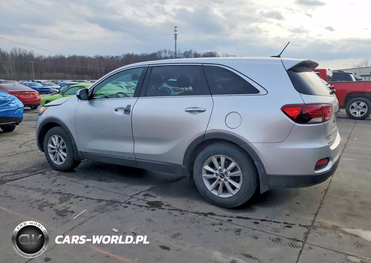 2019 Kia Sorento L VIN:5XYPG4A38KG587135 - 2