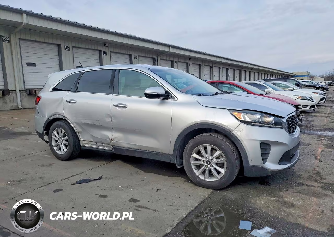 2019 Kia Sorento L VIN:5XYPG4A38KG587135 - 4