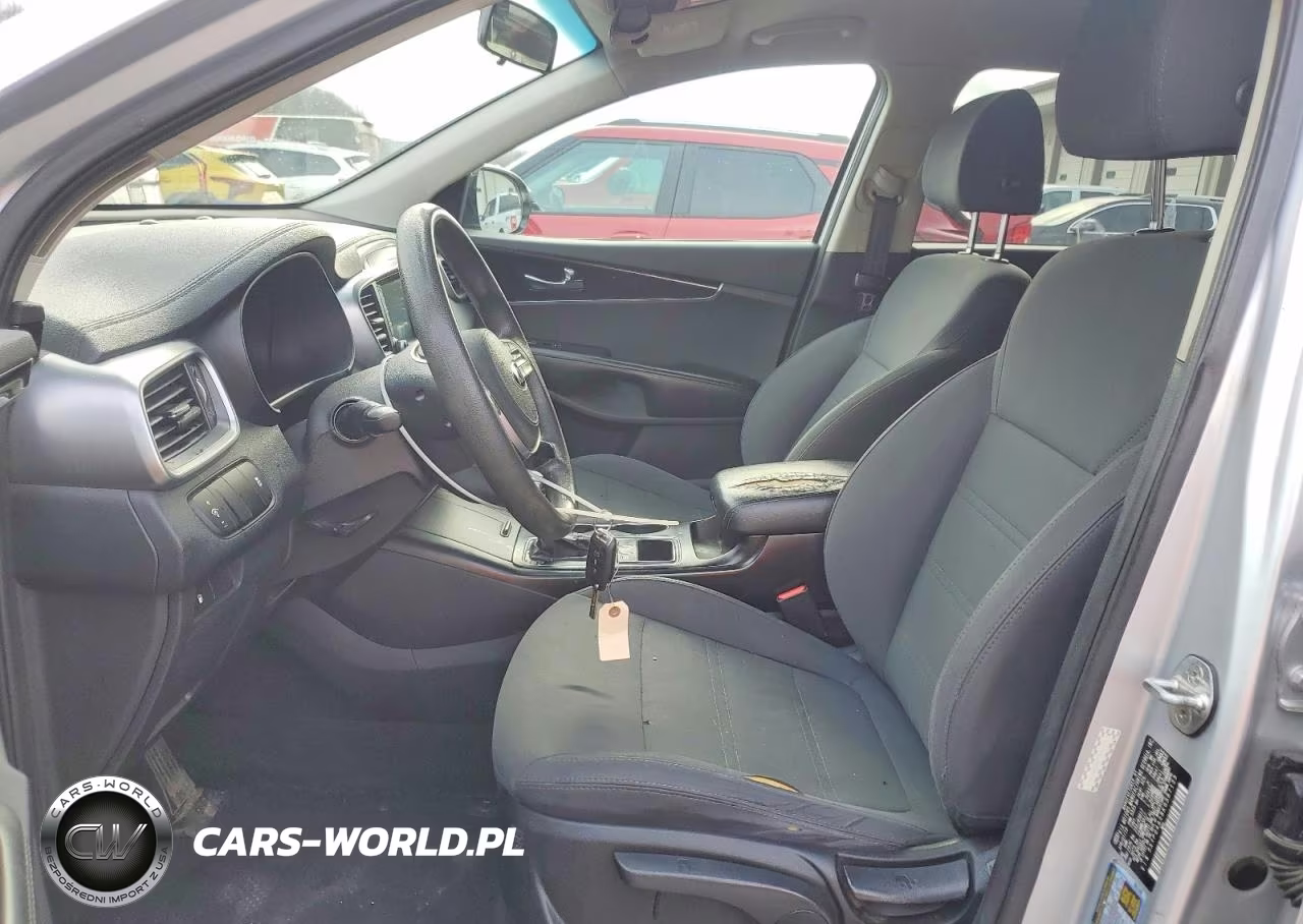 2019 Kia Sorento L VIN:5XYPG4A38KG587135 - 7