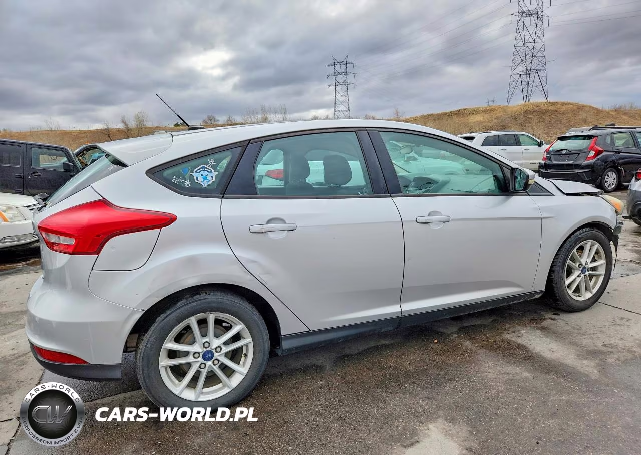 2015 Ford Focus Se VIN:1FADP3K27FL269266 - 3
