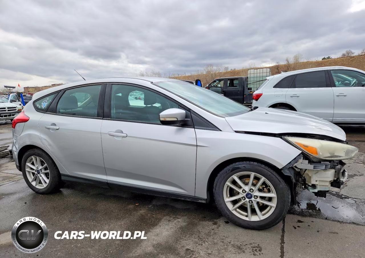 2015 Ford Focus Se VIN:1FADP3K27FL269266 - 4