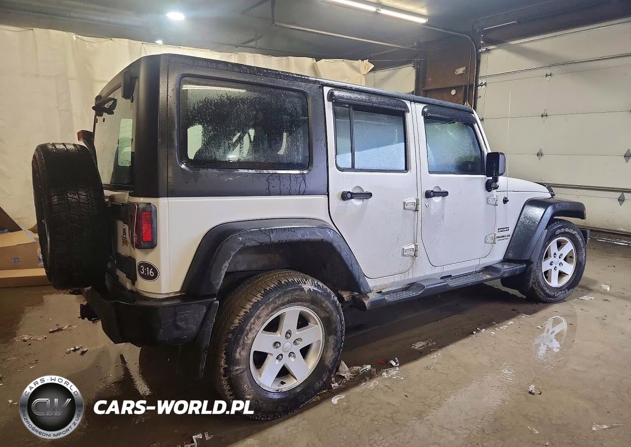 2013 Jeep Wrangler Unlimited Sport VIN:1C4BJWDG3DL601357 - 3