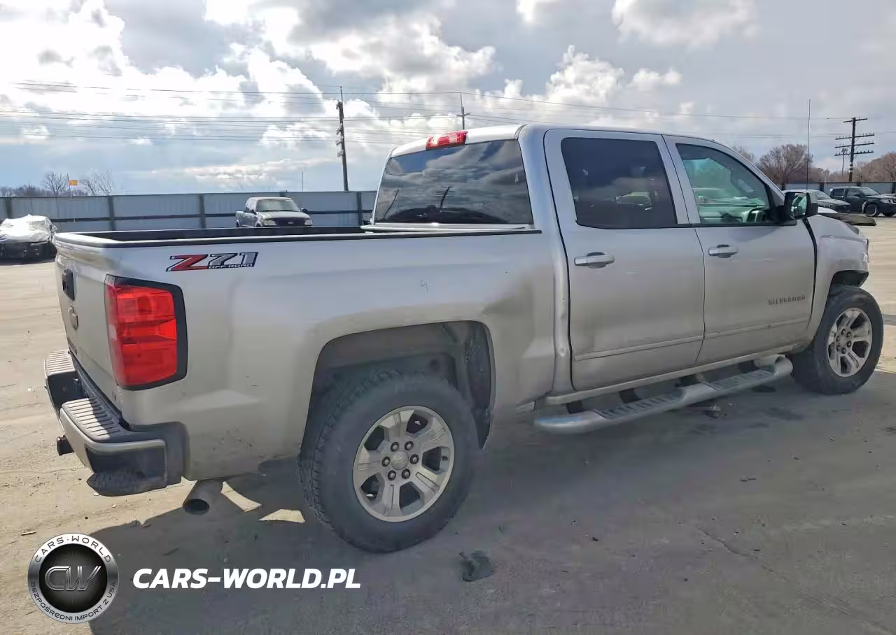 2018 Chevrolet Silverado VIN:3GCUKREC5JG503619 - 3