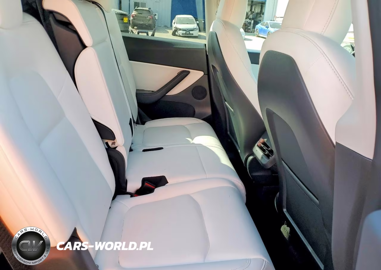 2022 Tesla Model Y VIN:7SAYGAEE5NF343732 - 10