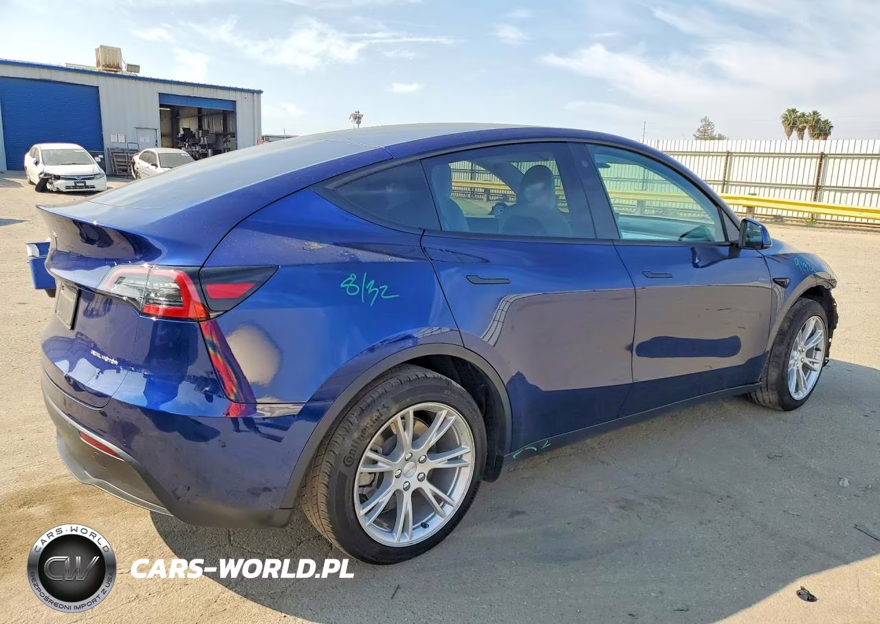 2022 Tesla Model Y VIN:7SAYGAEE5NF343732 - 3