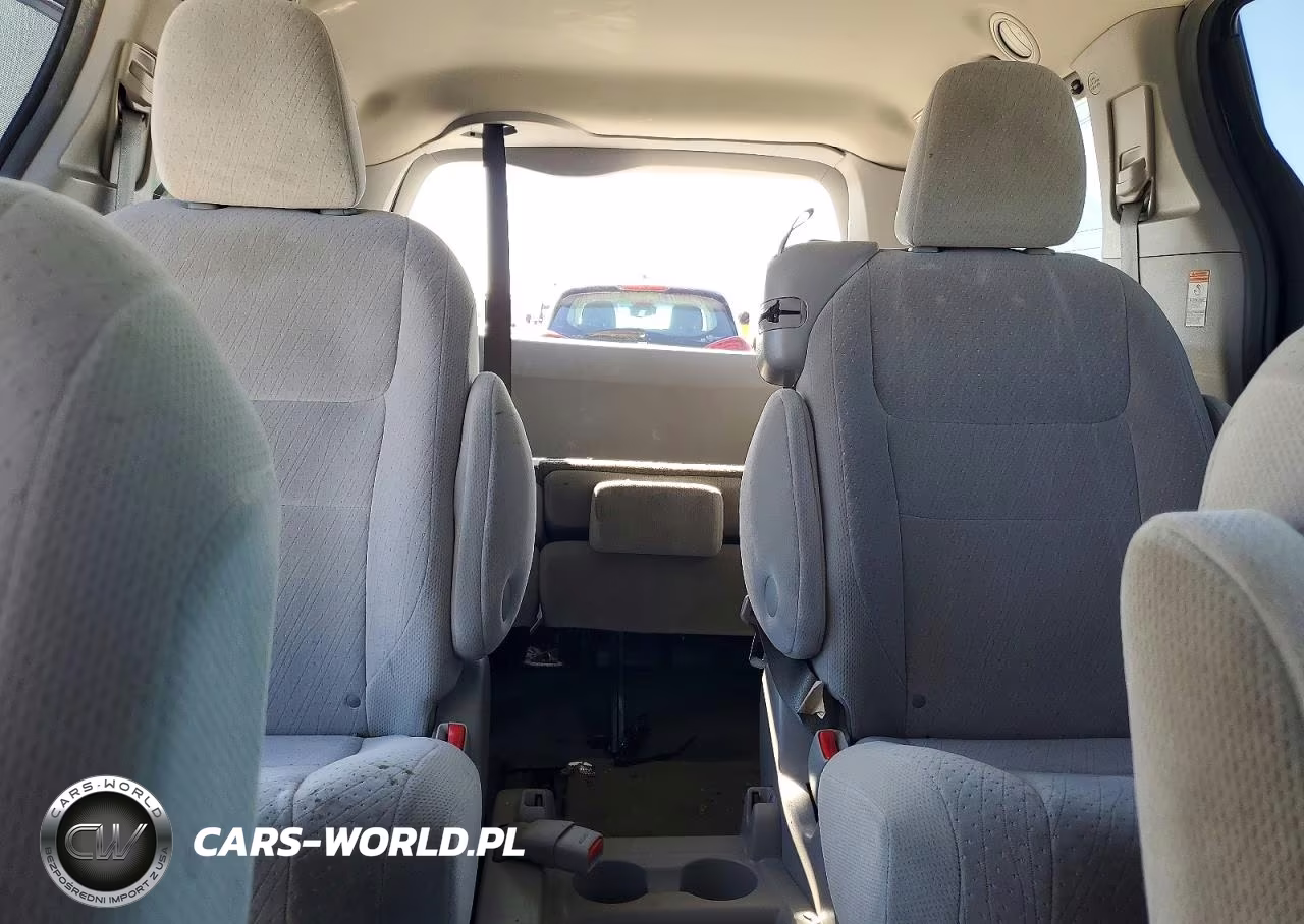2015 Toyota Sienna Le 8-Passenger VIN:5TDKK3DC1FS588733 - 10