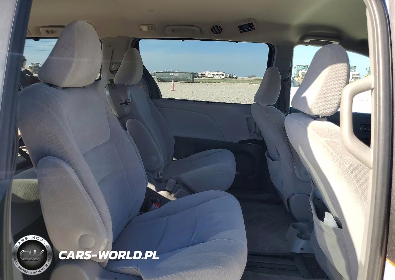 2015 Toyota Sienna Le 8-Passenger VIN:5TDKK3DC1FS588733 - 11
