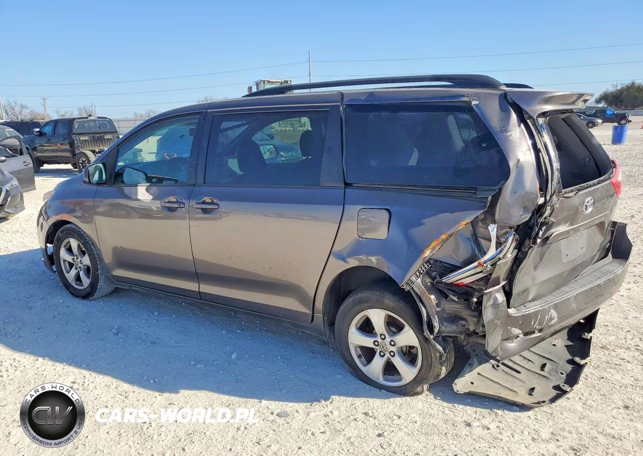 2015 Toyota Sienna Le 8-Passenger VIN:5TDKK3DC1FS588733 - 2
