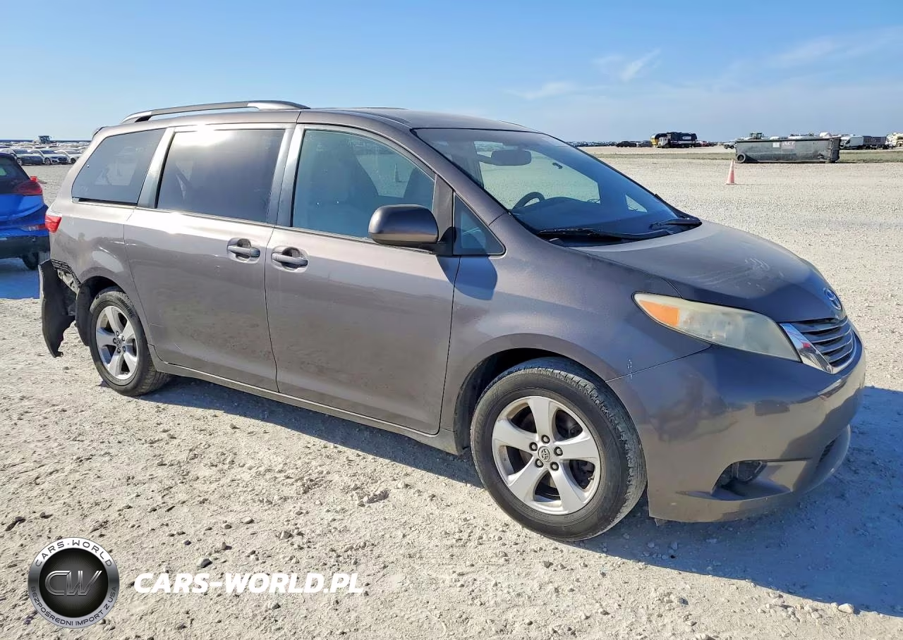 2015 Toyota Sienna Le 8-Passenger VIN:5TDKK3DC1FS588733 - 4