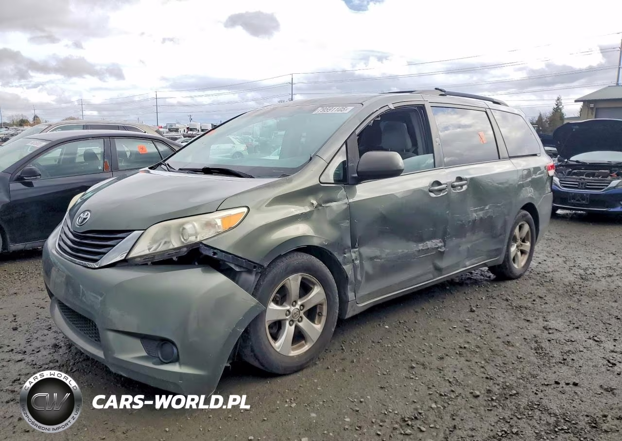 2013 Toyota Sienna Le 8-Passenger – zdjęcie 1 z 13