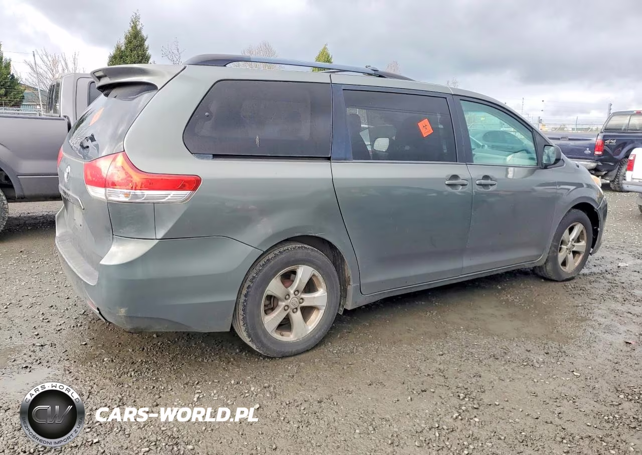 2013 Toyota Sienna Le 8-Passenger VIN:5TDKK3DC7DS363312 - 3
