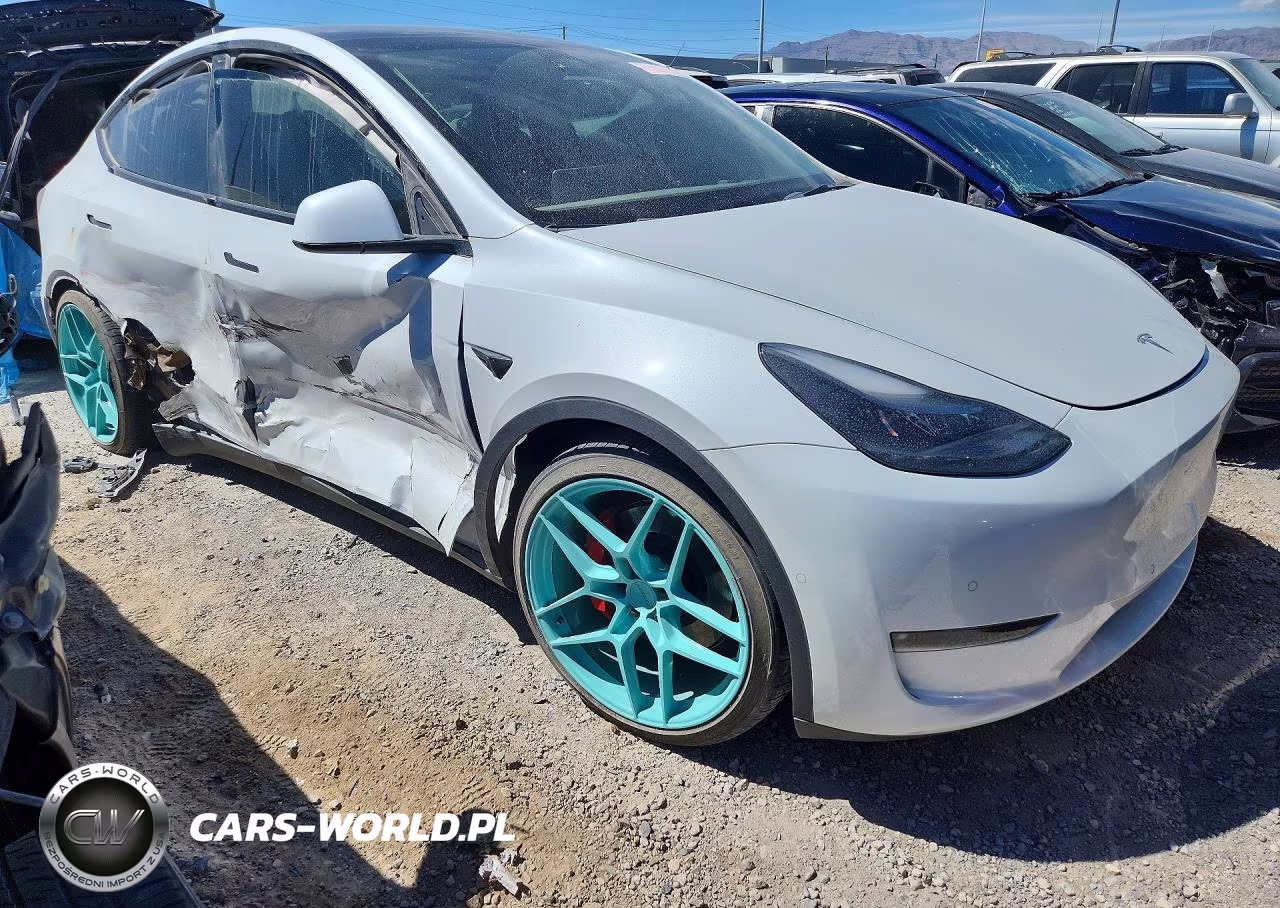 2022 Tesla Model Y VIN:7SAYGDEF3NF407048 - 4