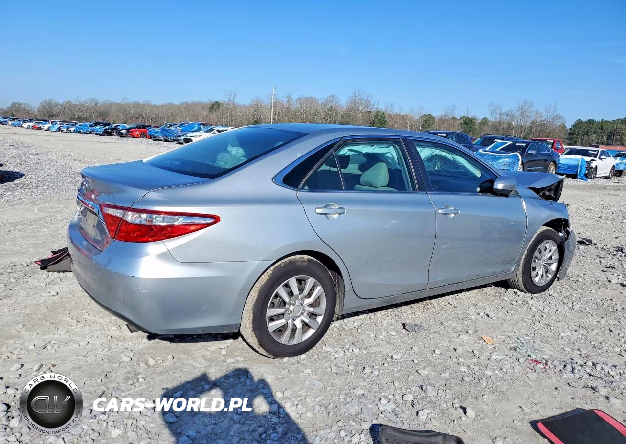 2017 Toyota Camry Le VIN:4T1BF1FK9HU676582 - 3