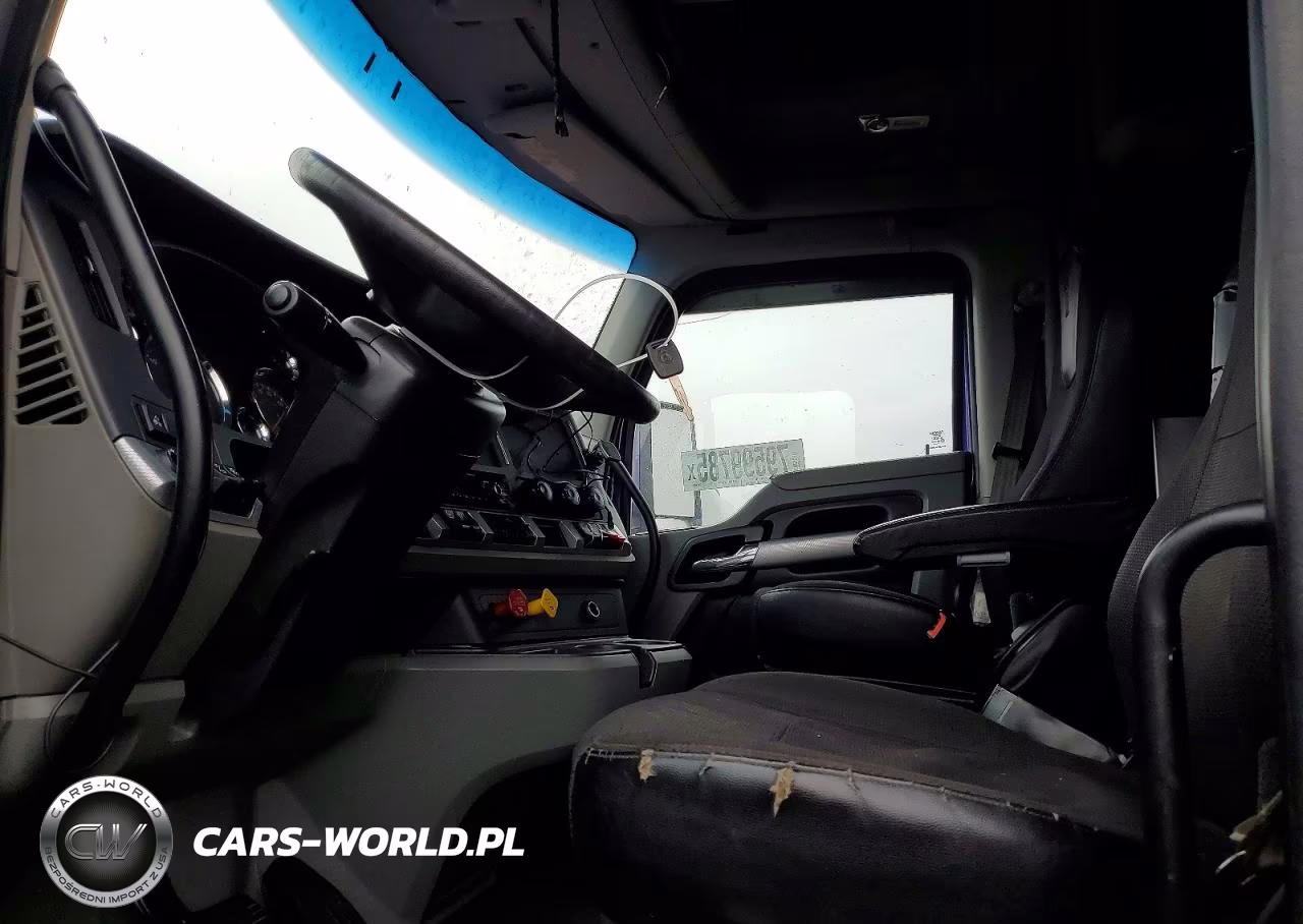 2020 Kenworth Construction T680 VIN:1XKYDP9X7LJ421734 - 5