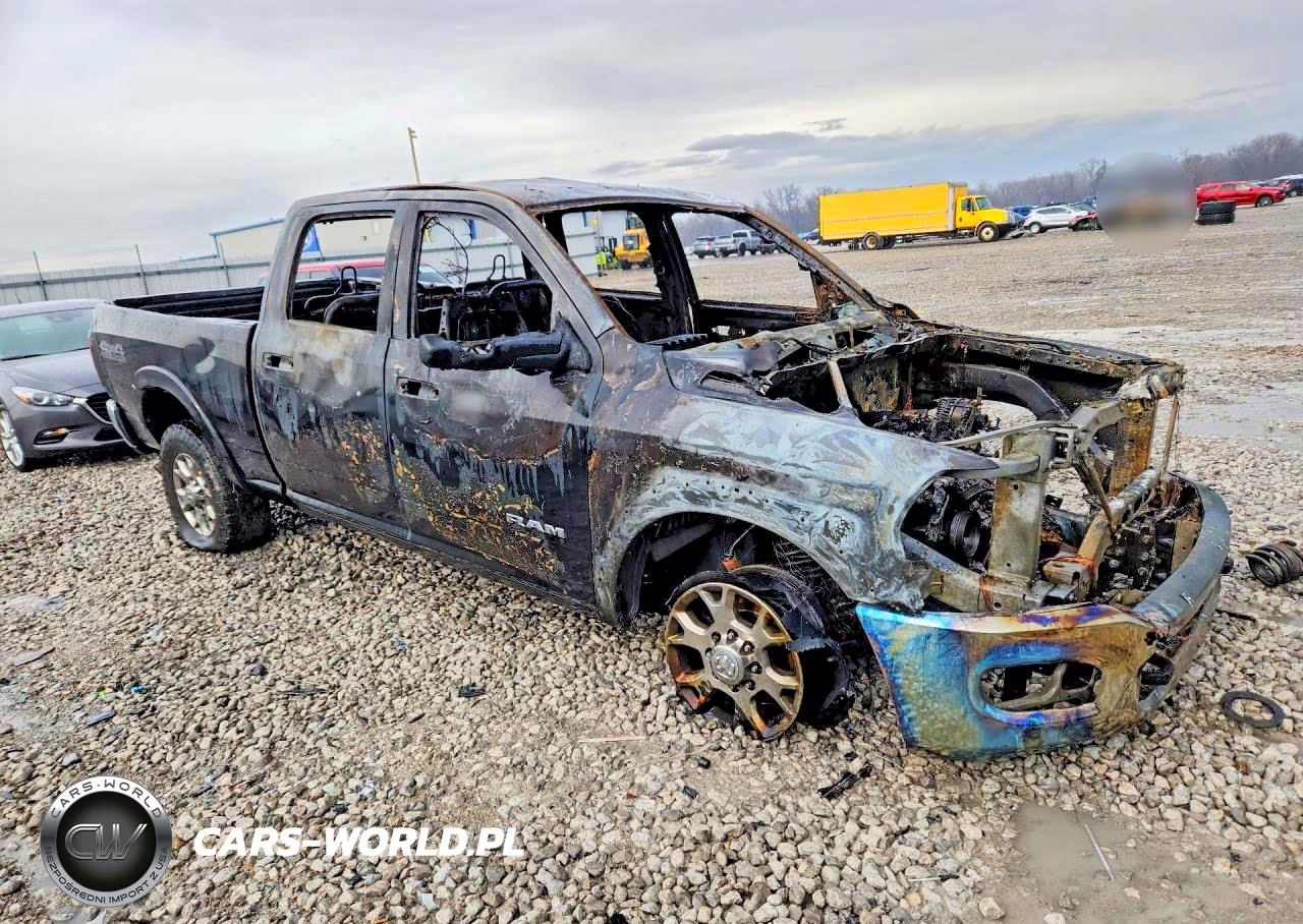 2022 Ram 2500 Laramie VIN:3C6UR5FJ6NG384154 - 4