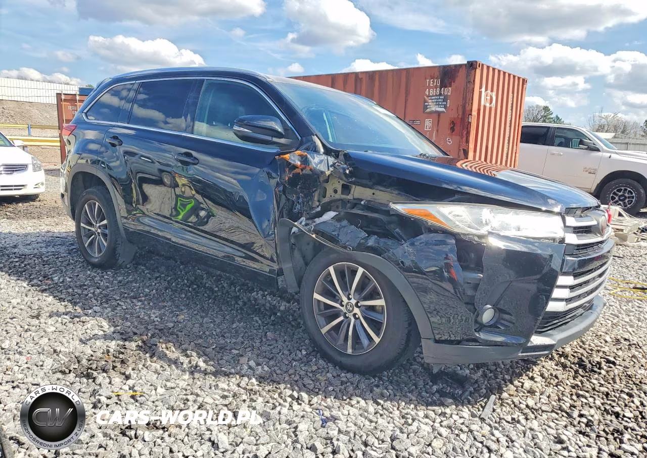 2017 Toyota Highlander Xle VIN:5TDKZRFH9HS513160 - 4
