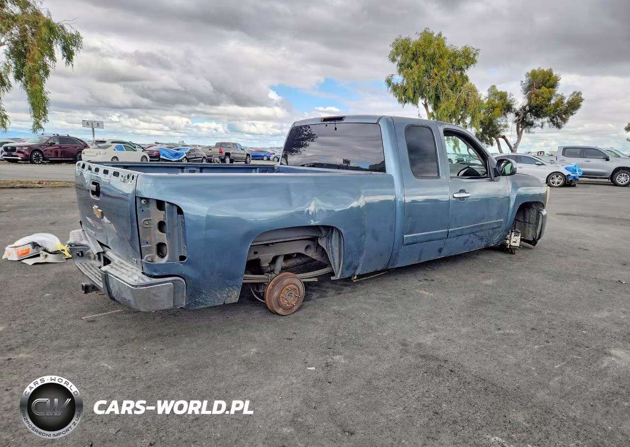 2008 Chevrolet Silverado C1500 VIN:2GCEC19C381100805 - 3