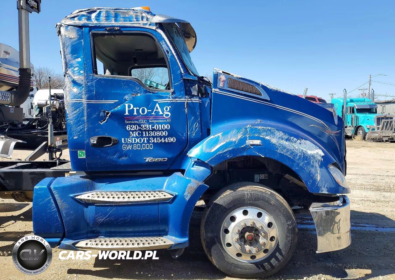 2016 Kenworth Construction T680 VIN:1XKYD49X4GJ132024 - 9
