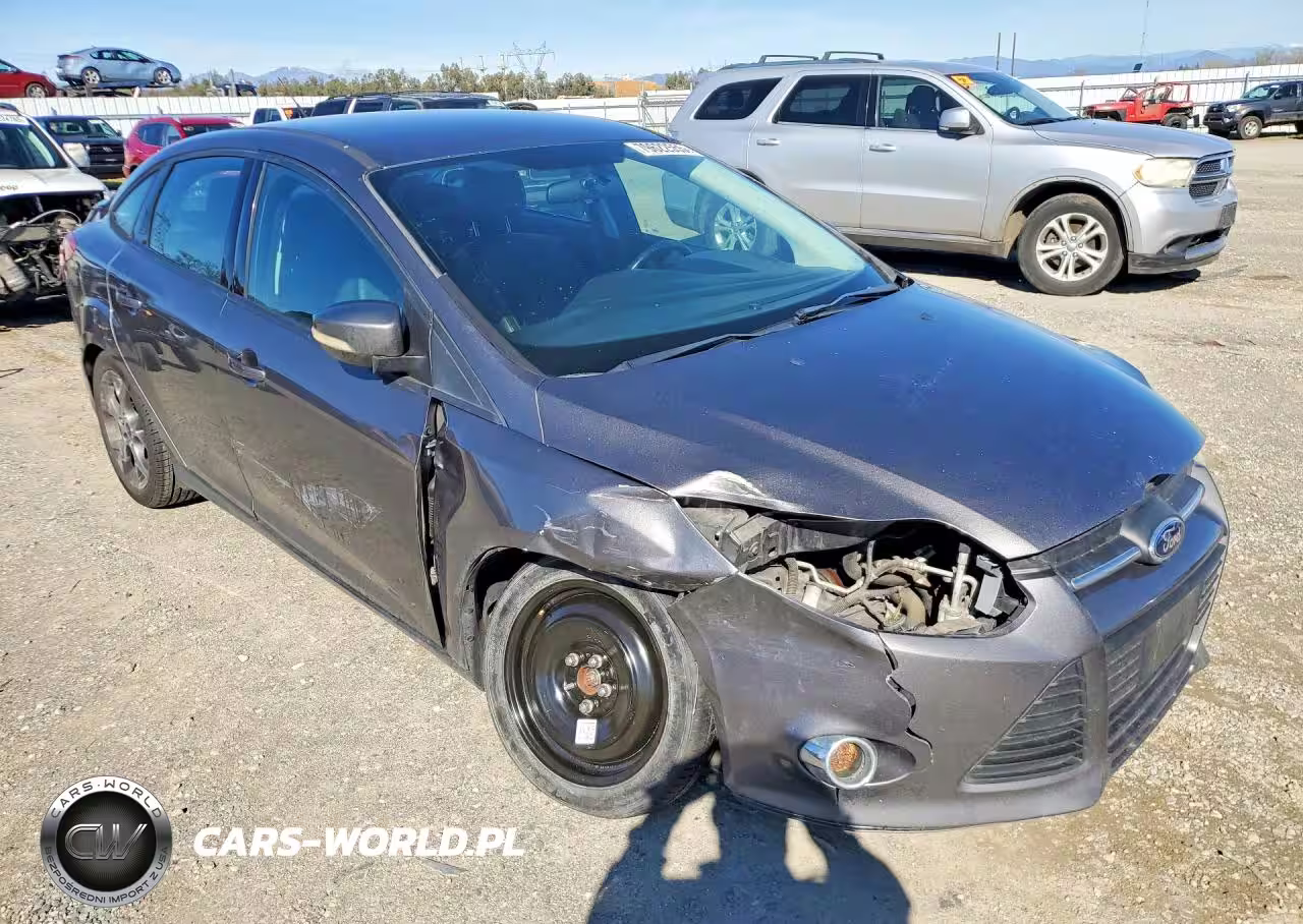2014 Ford Focus Se VIN:1FADP3F21EL323962 - 4