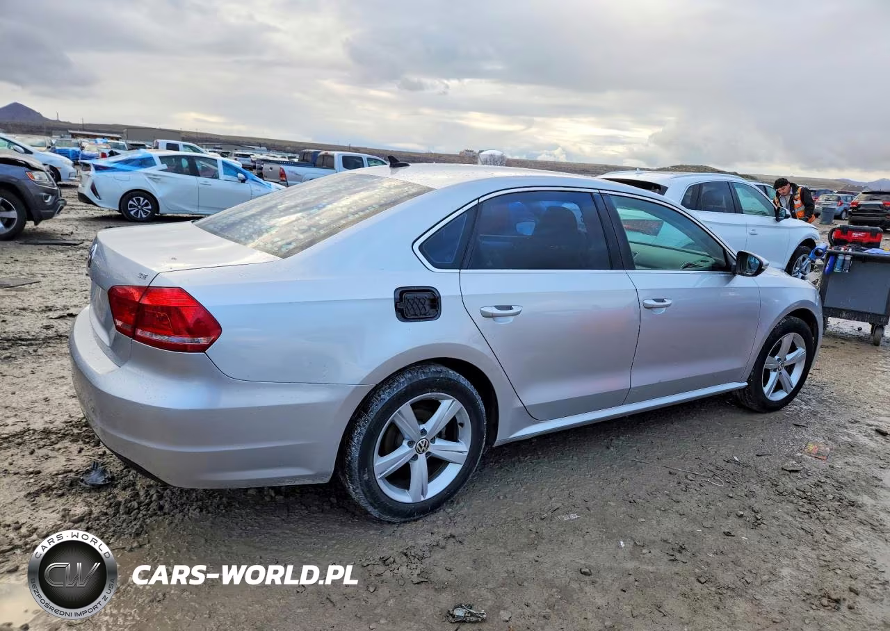 2012 Volkswagen Passat VIN:1VWBP7A33CC065107 - 3