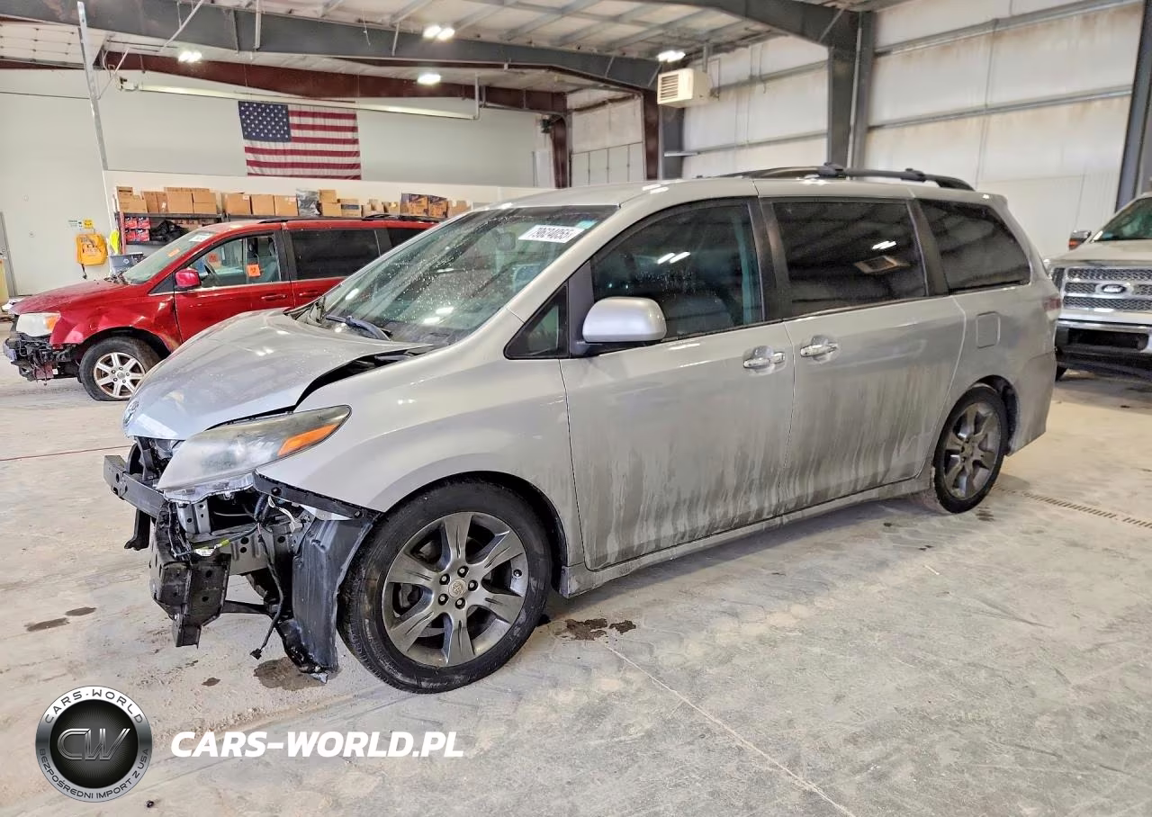 2015 Toyota Sienna Se 8-Passenger