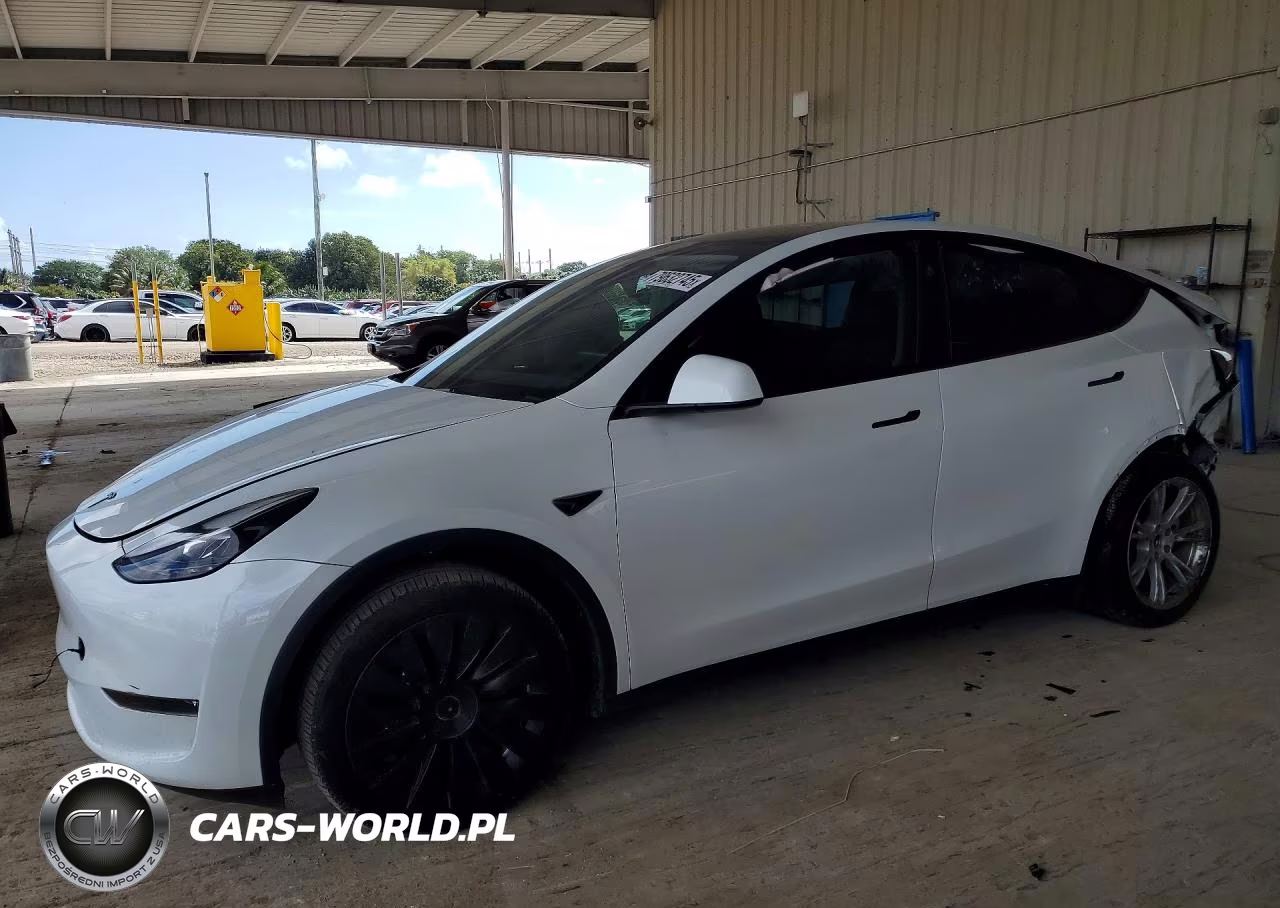 2024 Tesla Model Y – zdjęcie 1 z 12