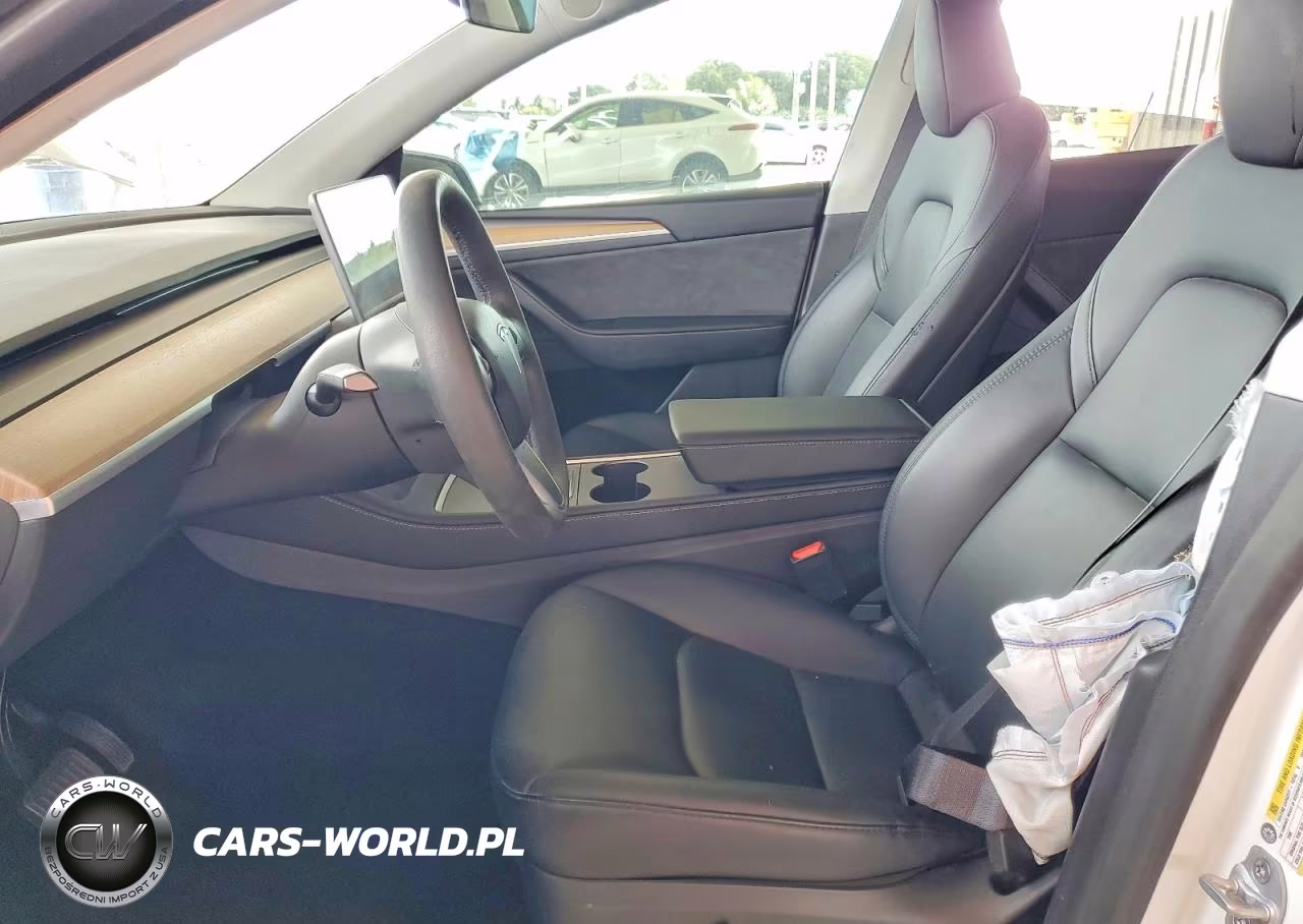 2024 Tesla Model Y VIN:7SAYGDEEXRA263976 - 7