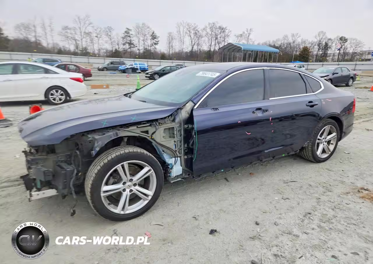 2017 Volvo S90 T5 Momentum